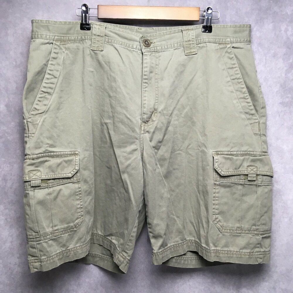Columbia Mens Cargo Shorts size 40 Light Green Metal Button 100% Cotton Travel‎